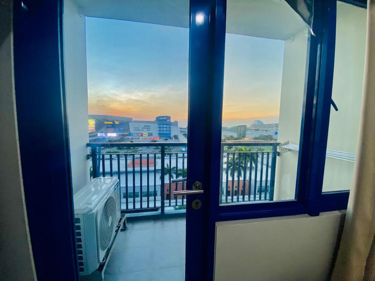 Madison'S Place At Sea Moa Manila Esterno foto