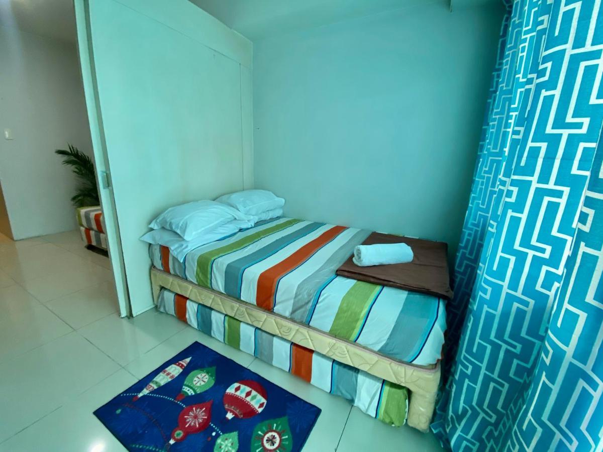 Madison'S Place At Sea Moa Manila Esterno foto