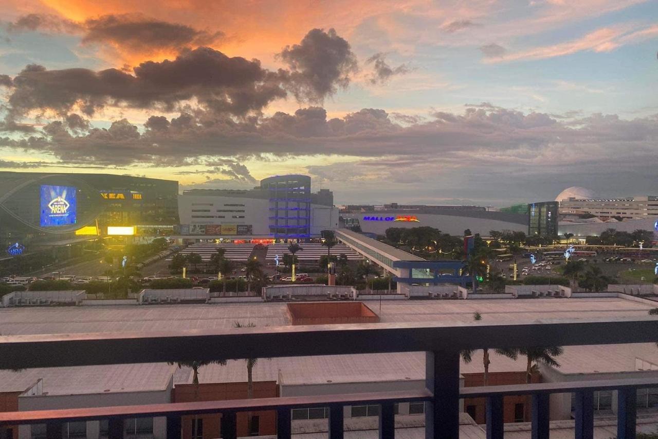 Madison'S Place At Sea Moa Manila Esterno foto